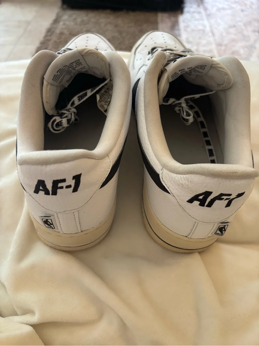 Nike White and Black Low-Top Sneakers